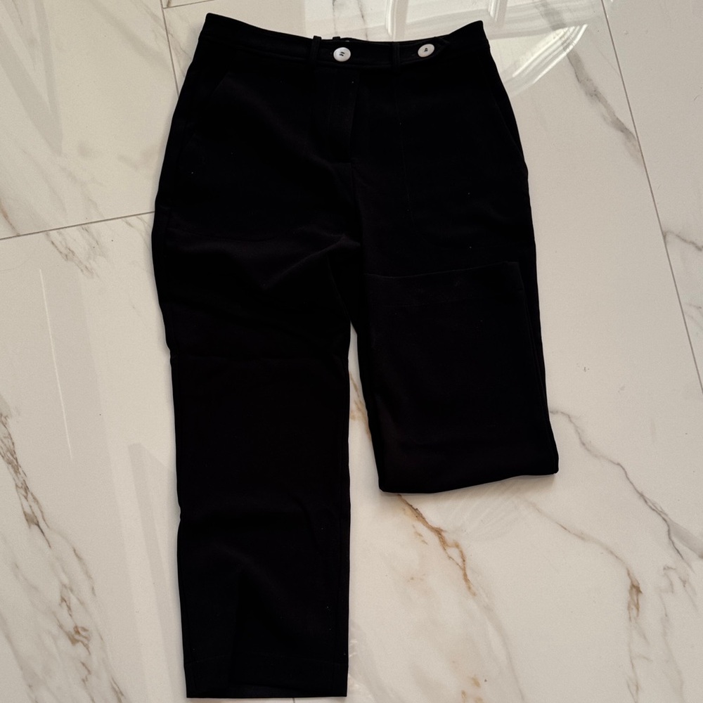 PRICE DROP:35❤️Women’s Beautifully tailored Crop/ Ankle Pants 6